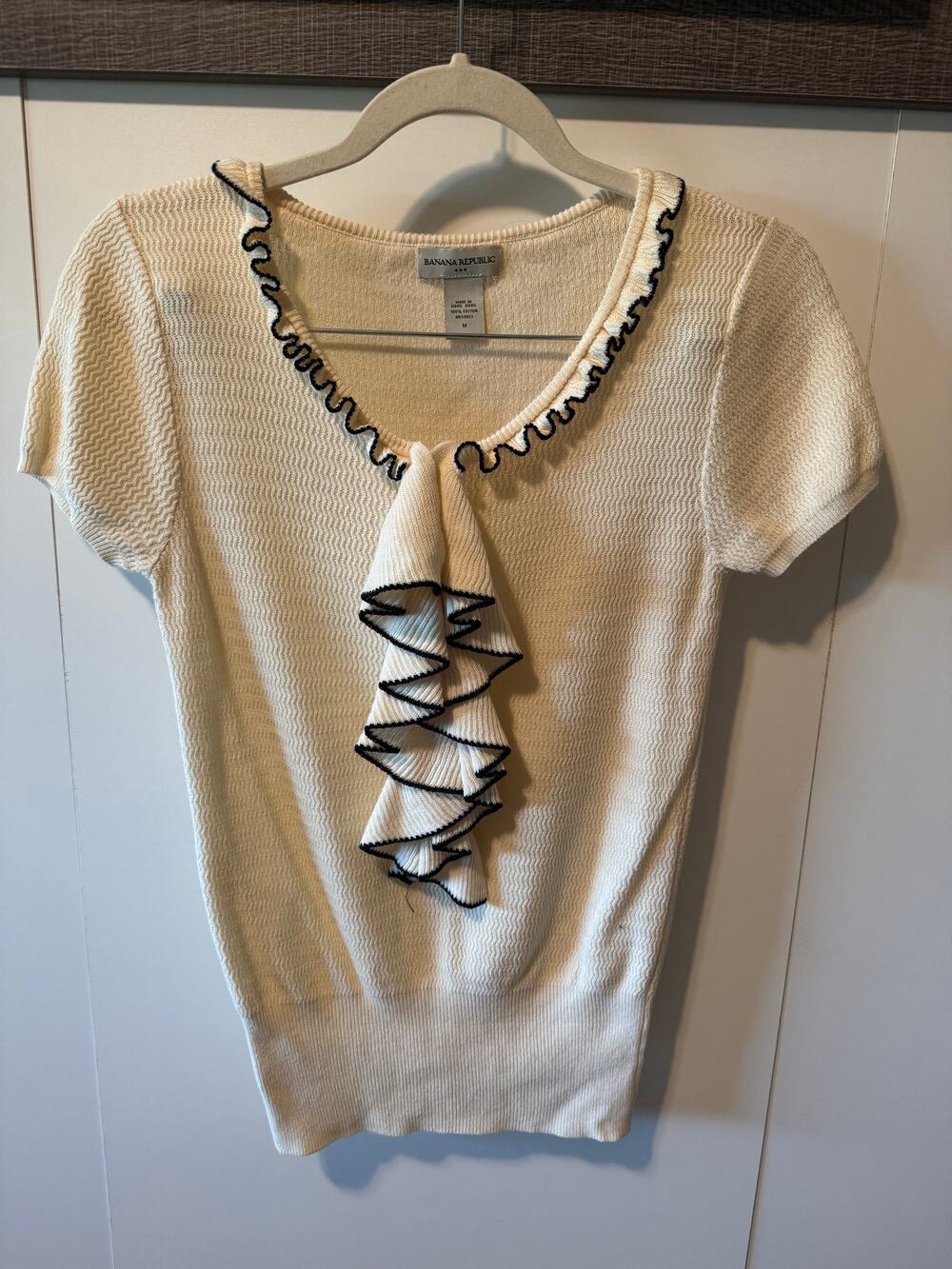 Banana Republic black trimmed ruffle cream top 100% cotton Women’s M knit Y2K